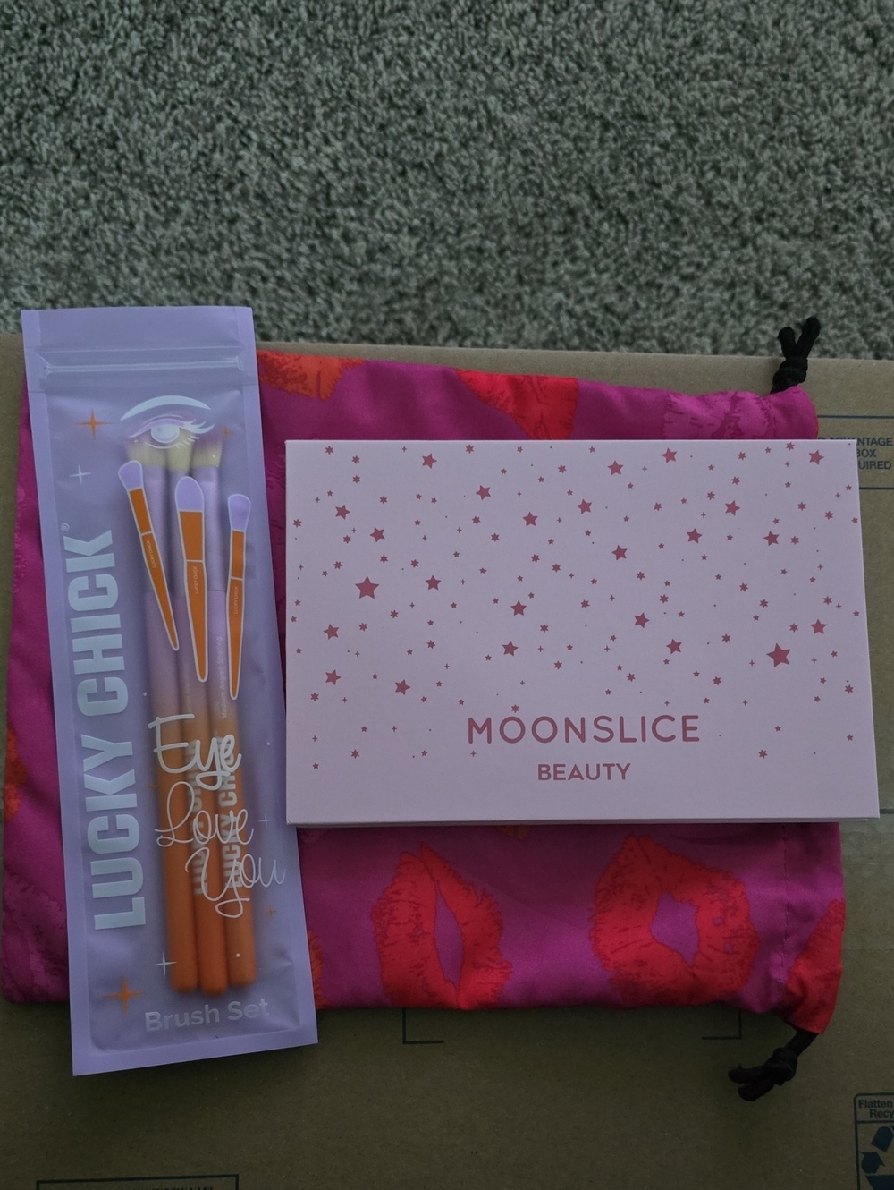 Eyeshadow Palette & Lucky Chick Brush Set - Pink Drawstring Bag Included